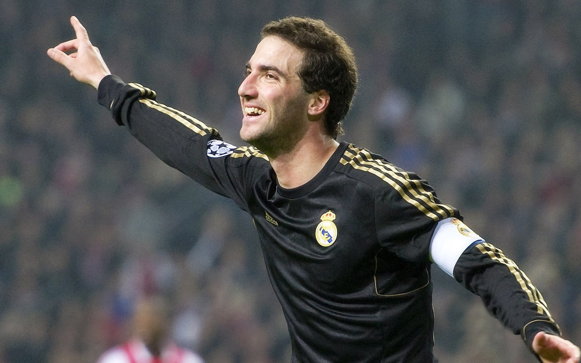 中超球队培养年轻门将提升本土守门实力,中超守门员教练年薪