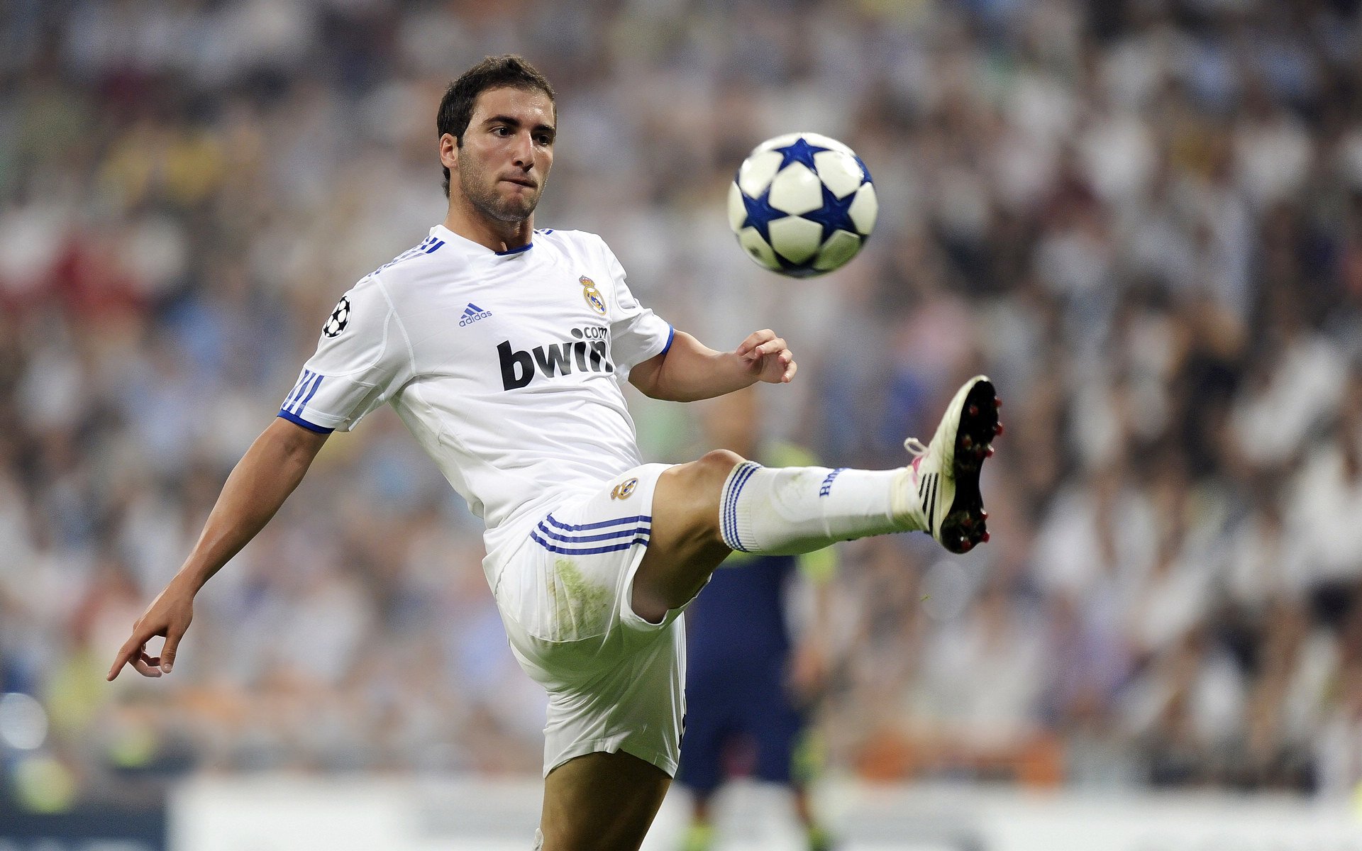 九游网游官网-德甲战术革新：变化多端，引领潮流！，德甲解析