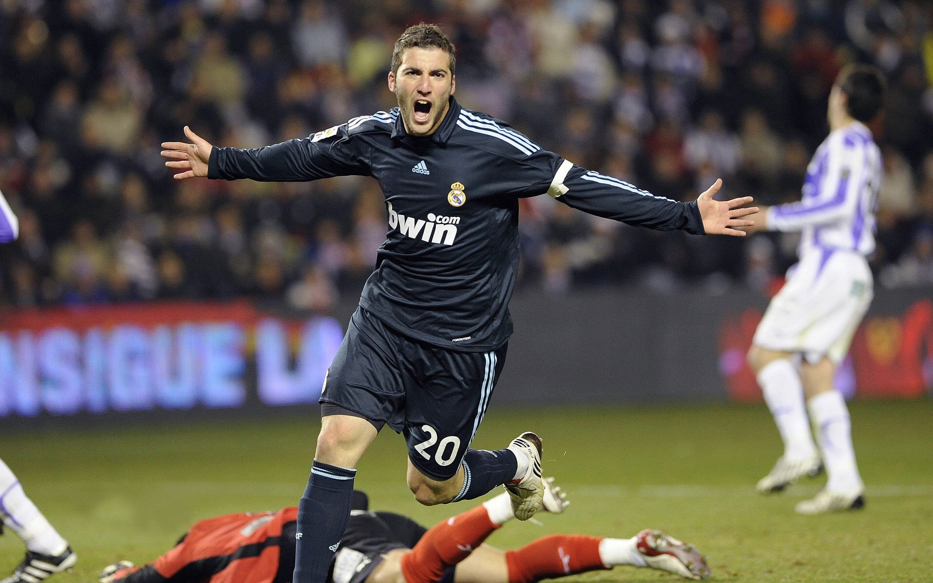 “中国足球新星：从校园到职业舞台的蜕变”，中国足球新人排名